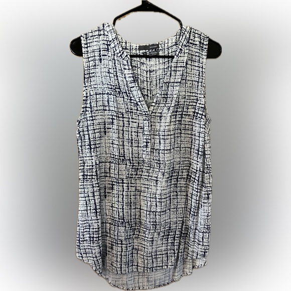 EUC sleeveless blouse. Crackle pattern, nice drape. - Picture 1 of 7